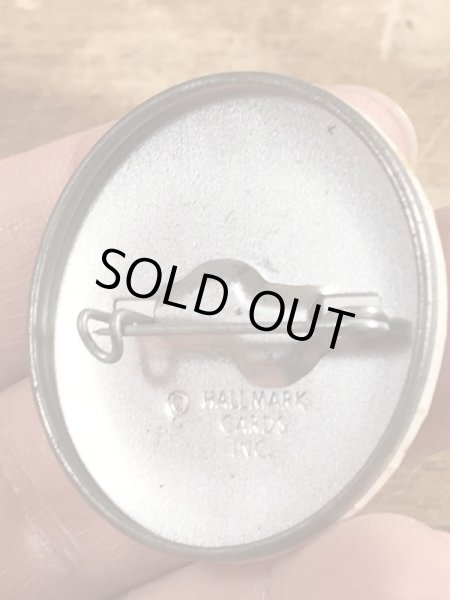 80年代頃のBirthdays Are A Bitch!のメッセージが書かれたビンテージの缶バッジ