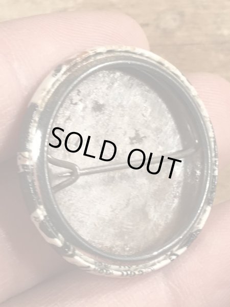 80'sのMiddle Classのメッセージが書かれたヴィンテージの缶バッチ