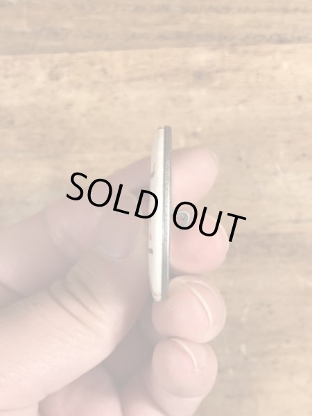 80年代頃のBirthdays Are A Bitch!のメッセージが書かれたビンテージの缶バッジ