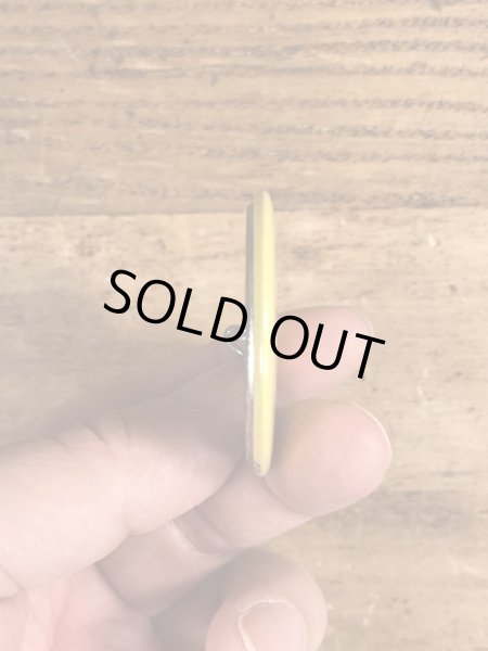 80年代頃のKeep Smiling...のメッセージが書かれたビンテージの缶バッジ