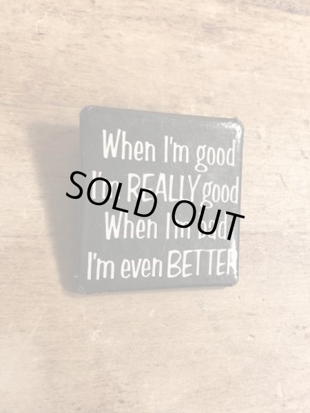 80年代頃のWhen I'm Good I'm Really Good...のメッセージが書かれたヴィンテージの缶バッチ