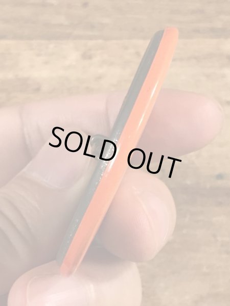 70'sのメッセージが書かれたビンテージの缶バッジ