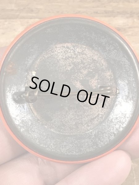 70'sのメッセージが書かれたビンテージの缶バッジ