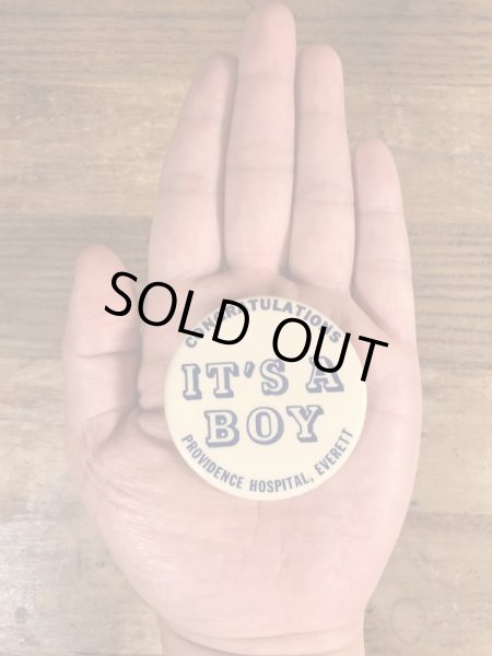 70年代頃のIt's A Boyが書かれたビンテージの缶バッジ