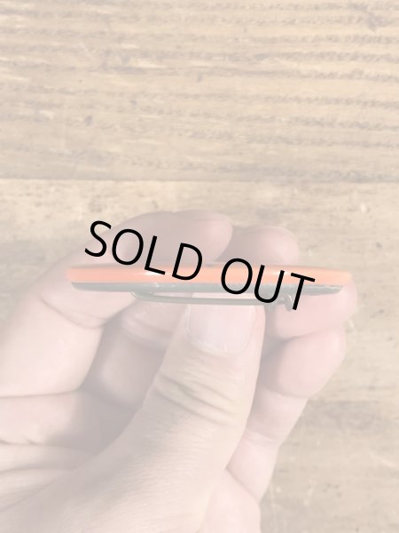 70'sのメッセージが書かれたビンテージの缶バッジ