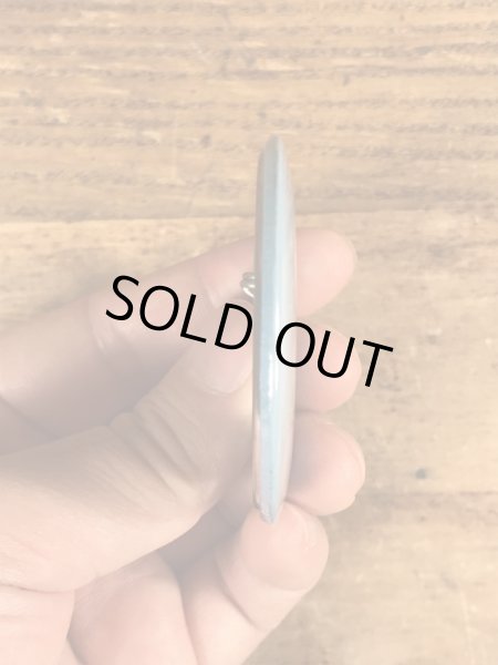 80年代頃のサンドラボイントンのイラストが描かれたビンテージの缶バッジ