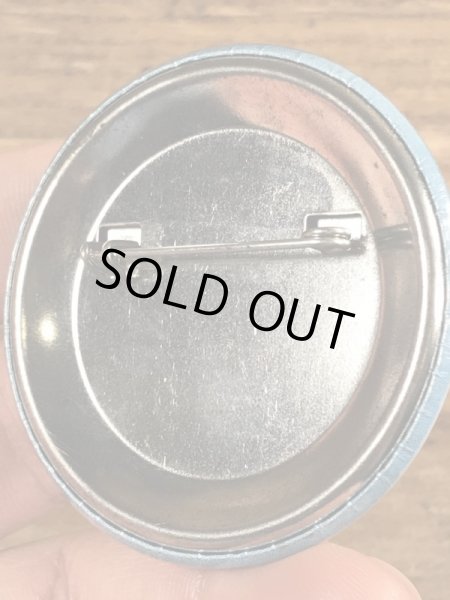 80年代頃のサンドラボイントンのイラストが描かれたビンテージの缶バッジ