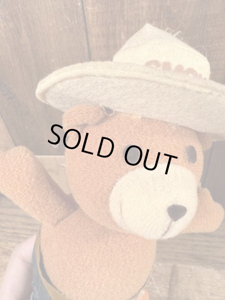 スモーキーベアのビンテージのぬいぐるみ