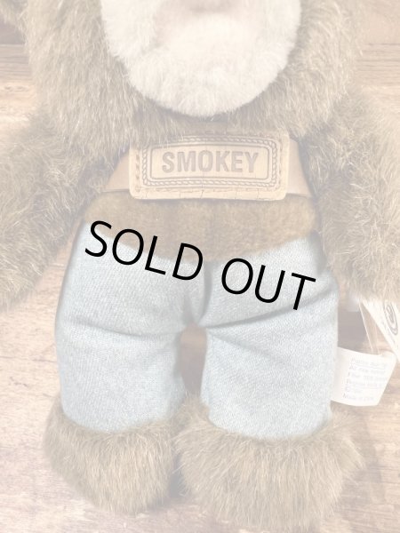 アメリカの森林火災撲滅キャンペーンのPRキャラクターのスモーキーベアのぬいぐるみ