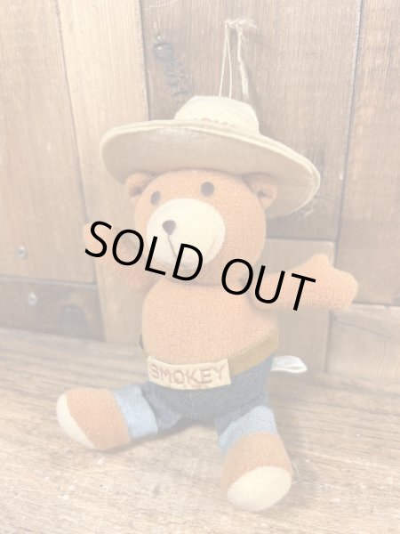 スモーキーベアのビンテージのぬいぐるみ