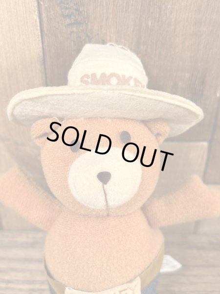 スモーキーベアのビンテージのぬいぐるみ