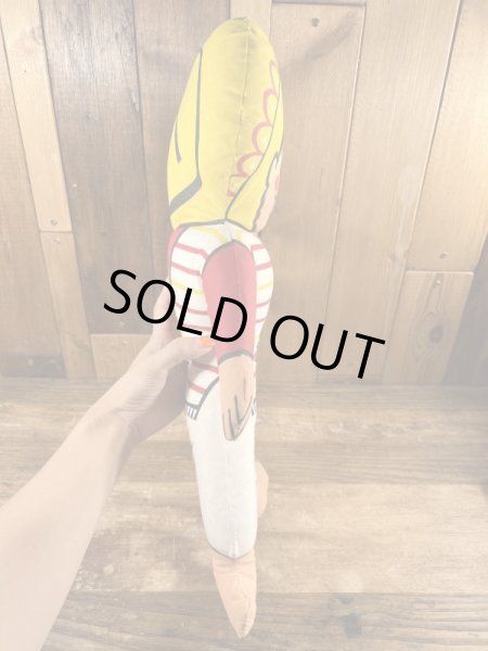 企業キャラクターのホットタマレキッドのぬいぐるみ