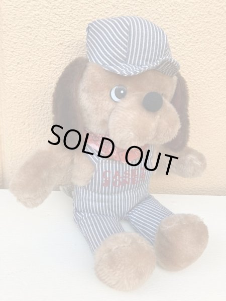 ヒッコリーストライプの服を着た70年代のビンテージの犬のぬいぐるみ