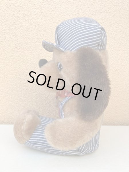 ヒッコリーストライプの服を着た70年代のビンテージの犬のぬいぐるみ