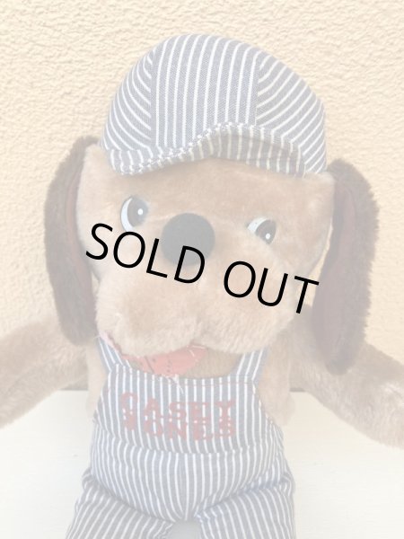 ヒッコリーストライプの服を着た70年代のビンテージの犬のぬいぐるみ