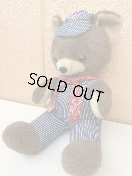 ヒッコリーストライプの服を着たビンテージのくまのぬいぐるみ