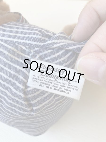 70年代のオーバーオールを着たヴィンテージのイヌの縫いぐるみ