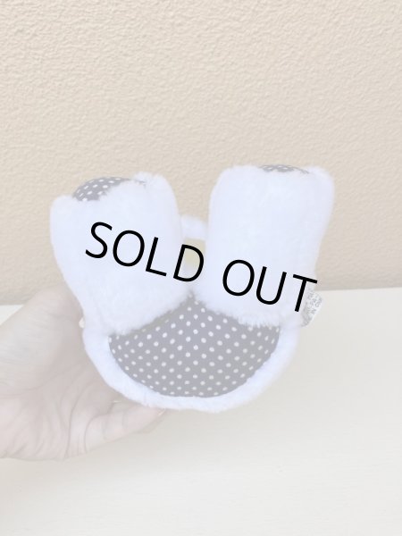 ドット柄のかわいいしろくまのぬいぐるみ