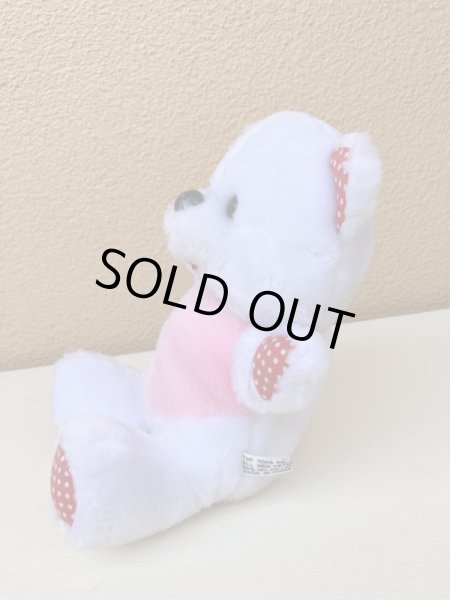 ドット柄のかわいいしろくまのぬいぐるみ