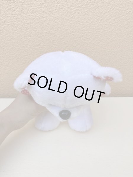 ドット柄のかわいいしろくまのぬいぐるみ