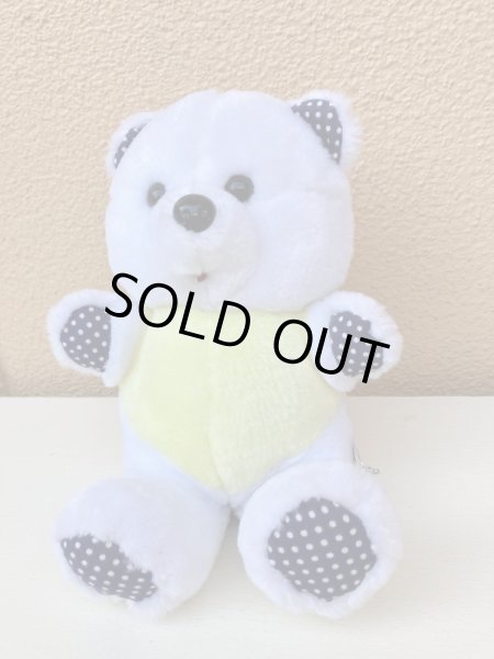 ドット柄のかわいいしろくまのぬいぐるみ