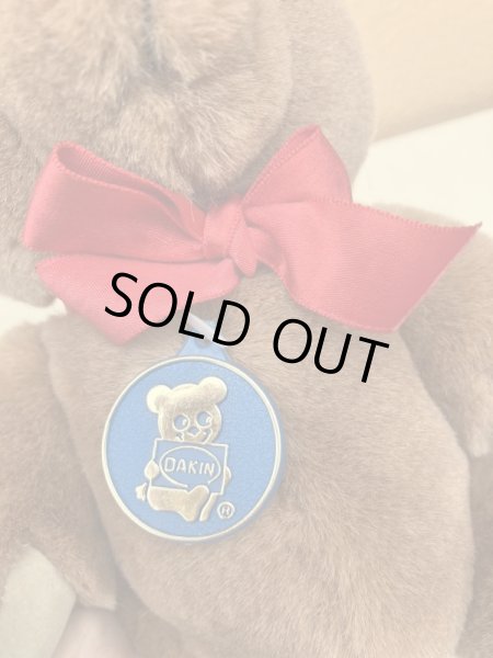 赤いリボンがかわいいビンテージのテディベア