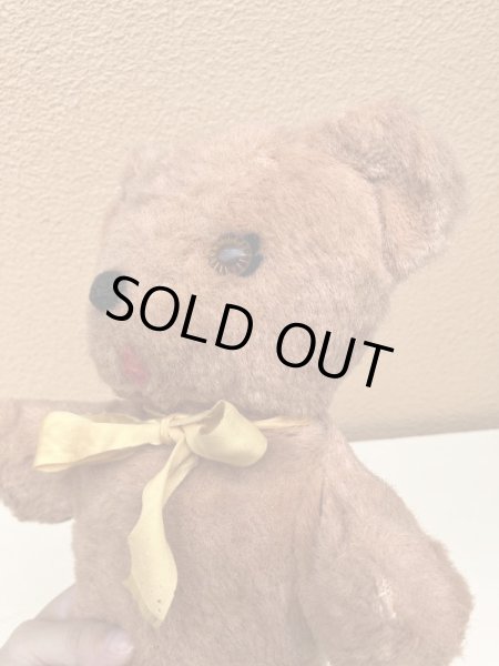 リボンの付いたビンテージのオールドテディベアのぬいぐるみ