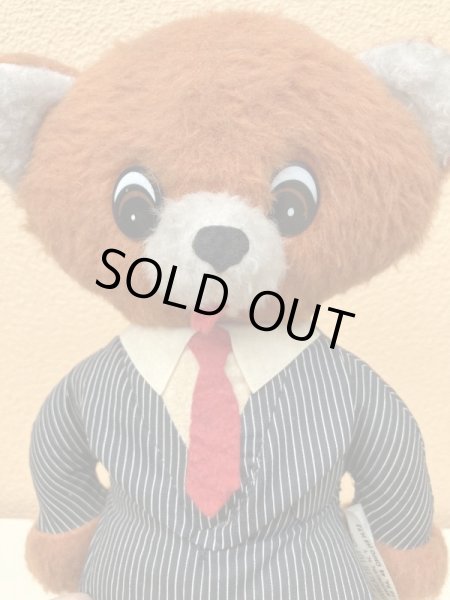 スーツを着た70年代のトーキングテディベア