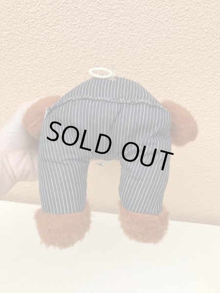 スーツを着た70年代のトーキングテディベア