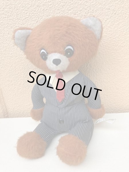 スーツを着た70年代のトーキングテディベア