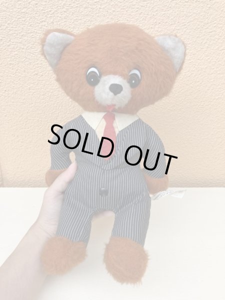 スーツを着た70年代のトーキングテディベア