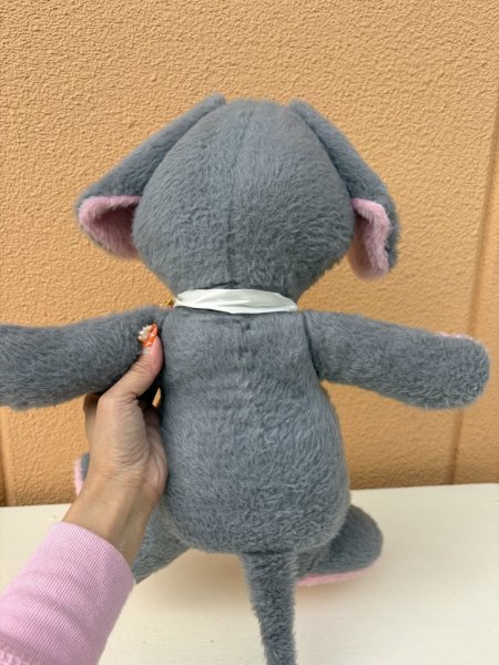 70年代の大きなねずみのぬいぐるみ