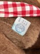 エプロンを付けた60〜70年代のくまのぬいぐるみ