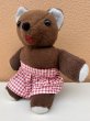 エプロンを付けた60〜70年代のくまのぬいぐるみ