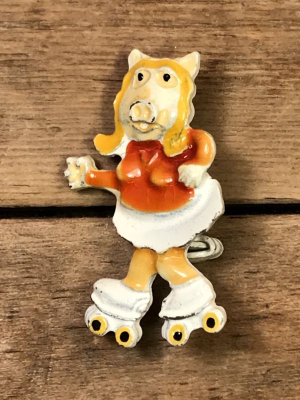 Muppet Show Miss Piggy Metal Badge ミスピギー ビンテージ バッジ マペッツ 80年代 Stimpy Vintage Collectible Toys スティンピー ビンテージ コレクタブル トイズ