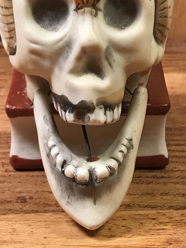 Skull On Book Ceramic Nodder Match Holder スカルオンブック