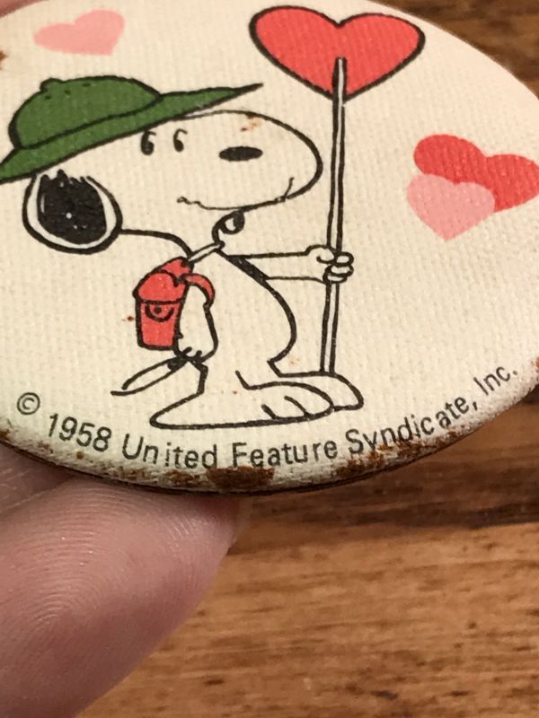 Peanuts Snoopy Heart Tin Badge スヌーピー ビンテージ 缶バッジ 80年代 Stimpy Vintage Collectible Toys スティンピー ビンテージ コレクタブル トイズ