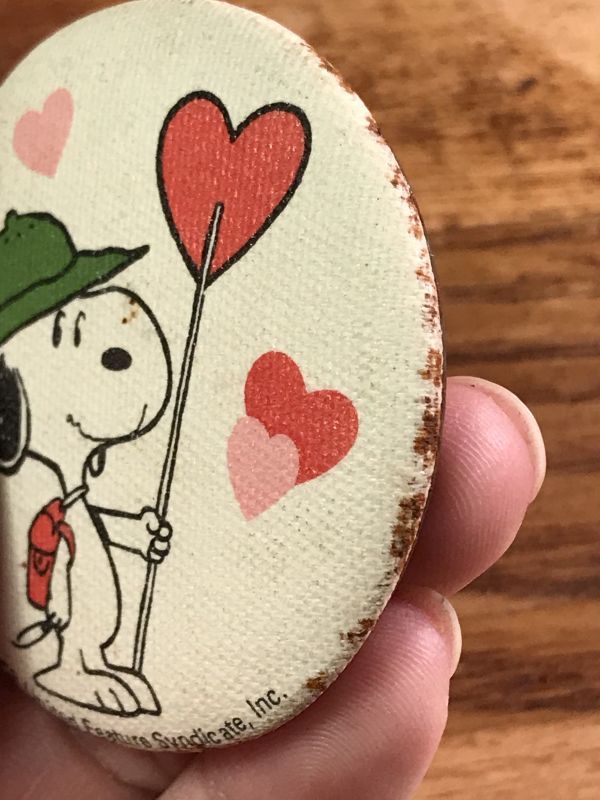 Peanuts Snoopy Heart Tin Badge スヌーピー ビンテージ 缶バッジ 80年代 Stimpy Vintage Collectible Toys スティンピー ビンテージ コレクタブル トイズ