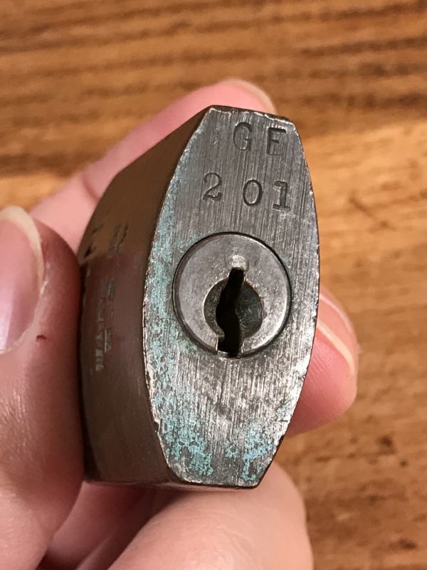 Sargent “U.S.N.” Military Brass Padlock Key USネイビー ビンテージ
