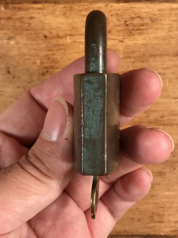 Sargent “U.S.N.” Military Brass Padlock Key USネイビー
