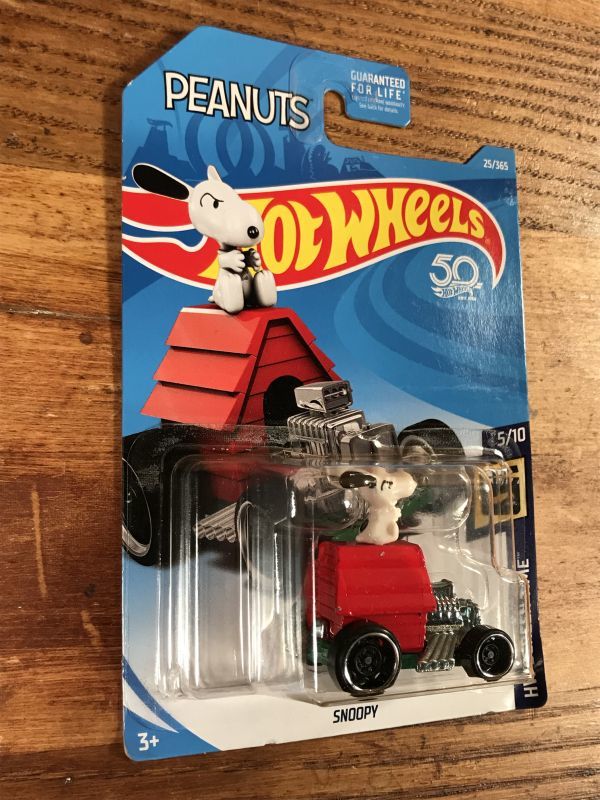 Mattel Snoopy Hot Wheels Mini Car with Blister Pack スヌーピー