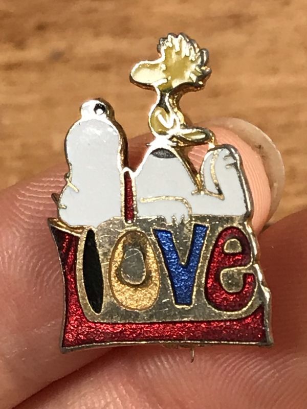 Aviva Snoopy  Woodstock “Love” Metal Pinback スヌーピー ビンテージ ピンバッジ ピンバッチ  70〜80年代 STIMPY(Vintage Collectible Toys）スティンピー(ビンテージ コレクタブル トイズ）