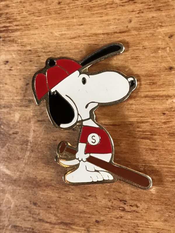 Snoopy “Baseball” Metal Pinback スヌーピー ビンテージ ピンバッジ ピンバッチ 70〜80年代 - STIMPY( Vintage Collectible Toys）スティンピー(ビンテージ コレクタブル トイズ）