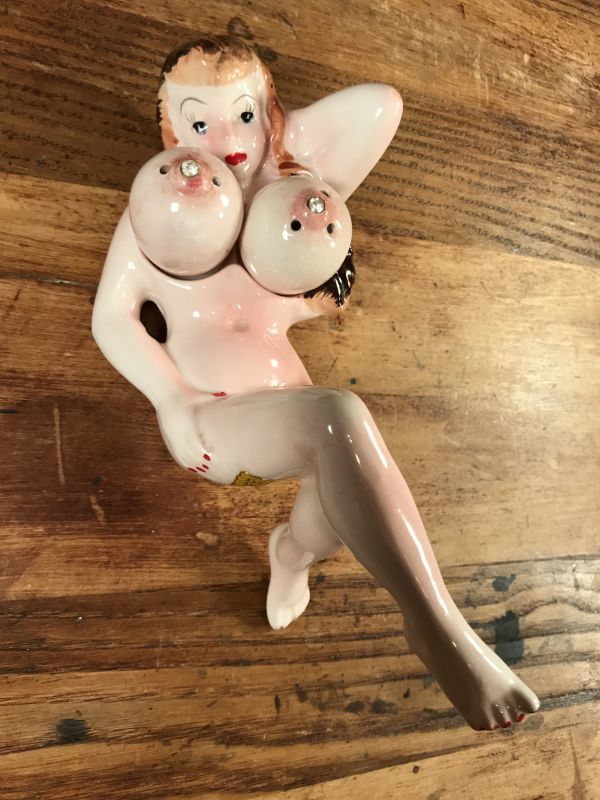 Spice Of Life” Nude Boob Lady Ceramic Salt & Pepper ヌード