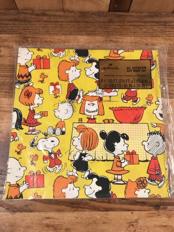 Hallmark Peanuts Snoopy All Occasion Gift Wrap スヌーピー