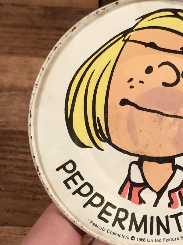 Peanuts Snoopy Peppermint Patty Tin Dish Plate ペパーミントパティ ビンテージ ディッシュプレート スヌーピー 小皿 70年代 Animation Character アニメーション系キャラクター Snoopy Peanuts スヌーピー ピーナッツ 系 Stimpy Vintage Collectible Toys