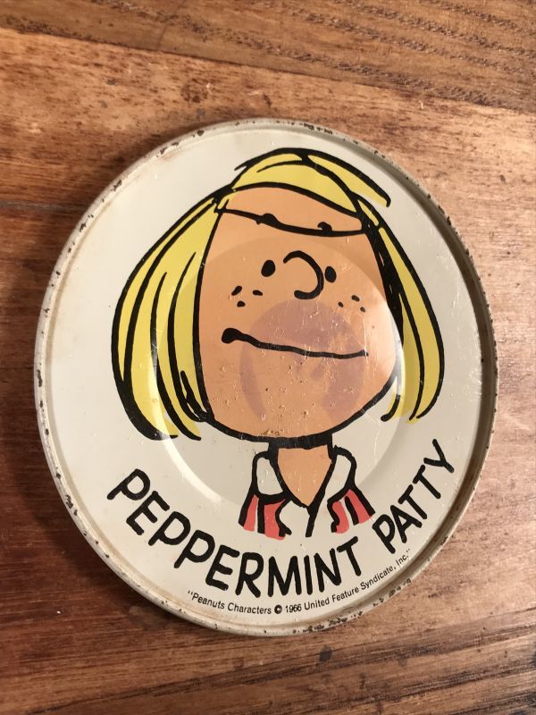 Peanuts Snoopy Peppermint Patty Tin Dish Plate ペパーミントパティ ビンテージ ディッシュプレート スヌーピー 小皿 70年代 Animation Character アニメーション系キャラクター Snoopy Peanuts スヌーピー ピーナッツ 系 Stimpy Vintage Collectible Toys