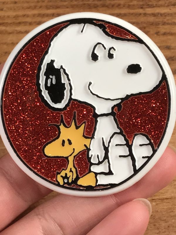 Monogram Peanuts Snoopy Woodstock Plastic Pinback スヌーピー ビンテージ プラスチックバッジ ラメ 加工 80年代 Animation Character アニメーション系キャラクター Snoopy Peanuts スヌーピー ピーナッツ 系 Stimpy Vintage Collectible Toys スティンピー