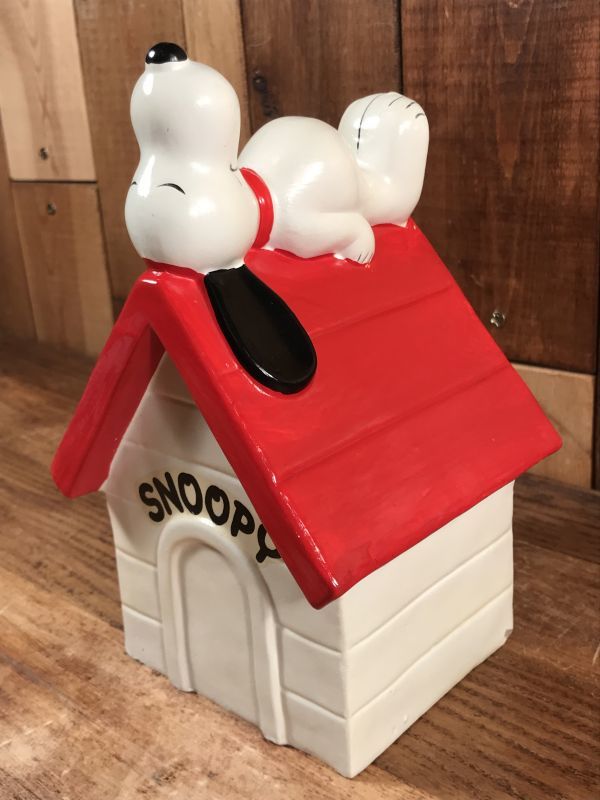 Peanuts Snoopy “Sleep On The Kennel” Coin Bank スヌーピー