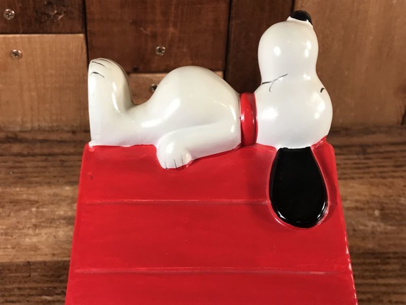 Peanuts Snoopy “Sleep On The Kennel” Coin Bank スヌーピー